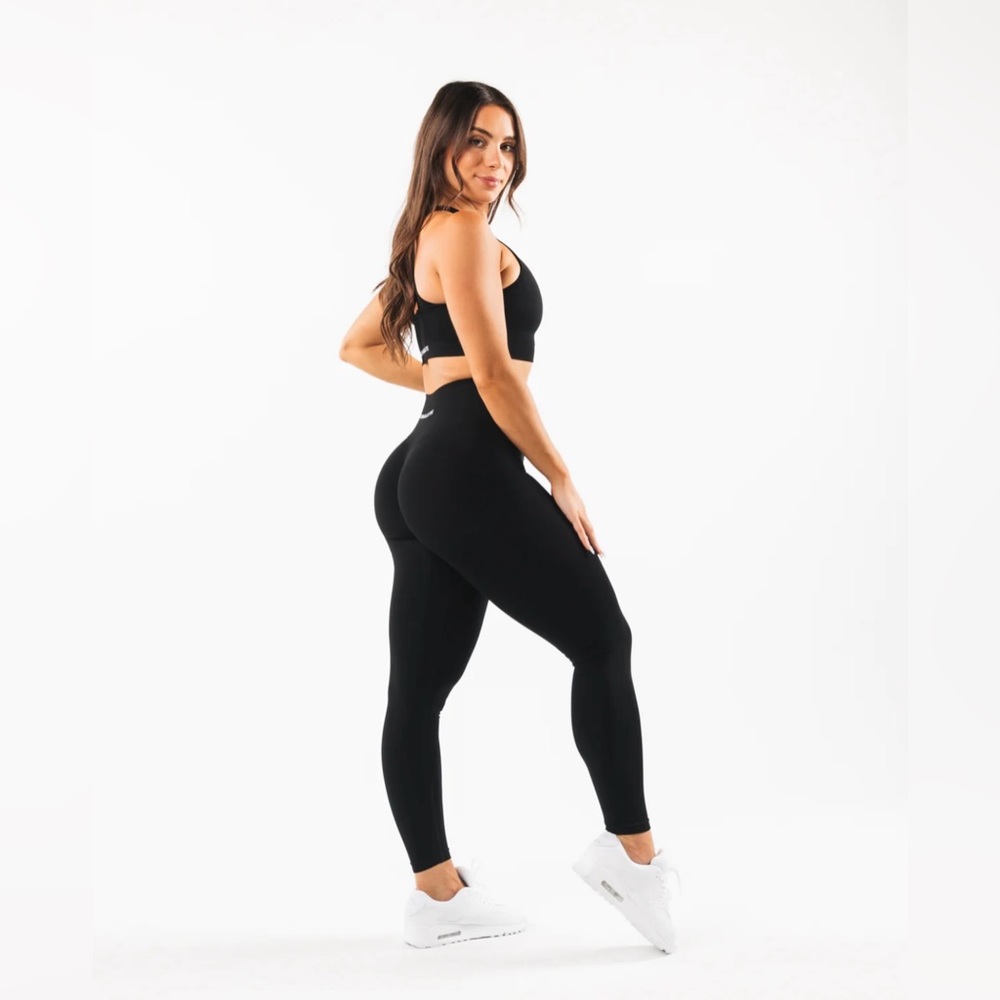 Alphalete Amplify Leggings in Black. Size S( runs small).
